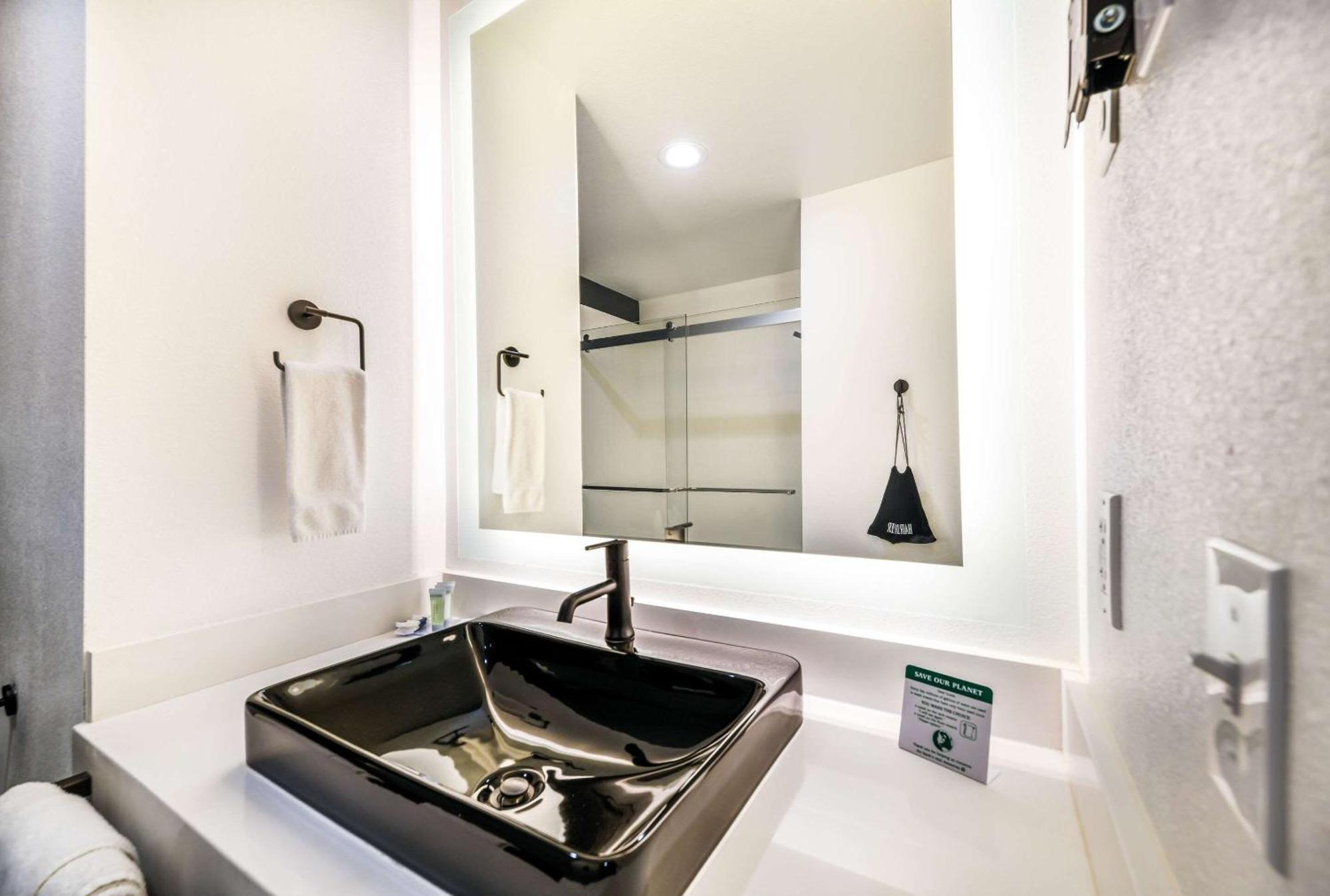 Hy-Lo Hotel, Ascend Hotel Collection Calera Extérieur photo