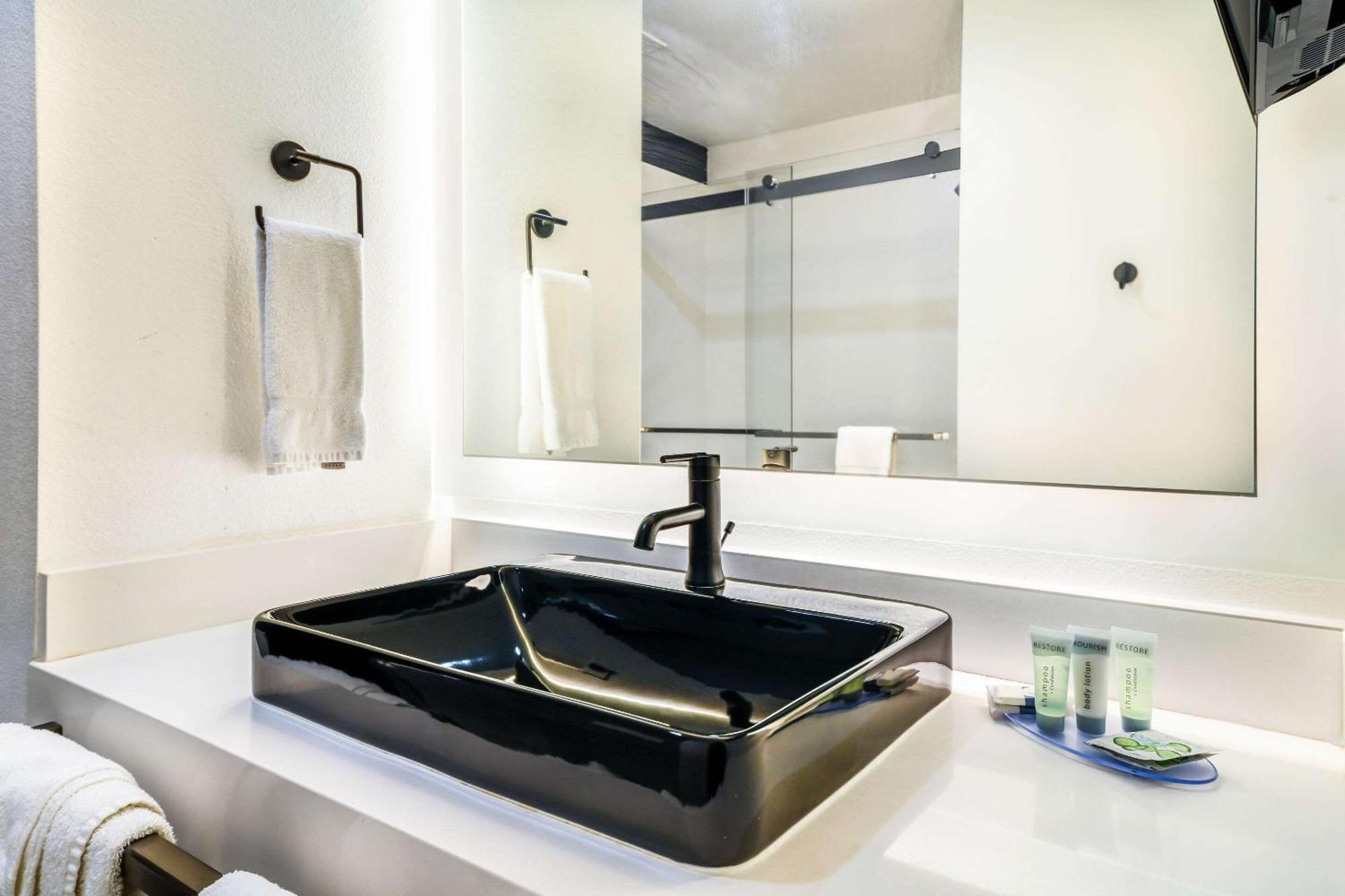 Hy-Lo Hotel, Ascend Hotel Collection Calera Extérieur photo