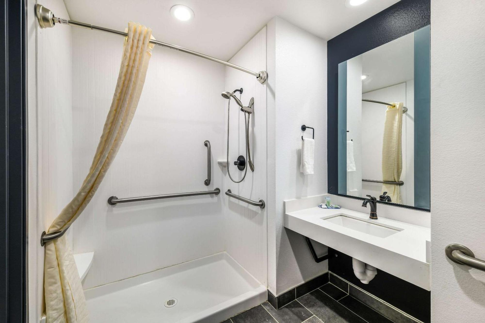 Hy-Lo Hotel, Ascend Hotel Collection Calera Extérieur photo